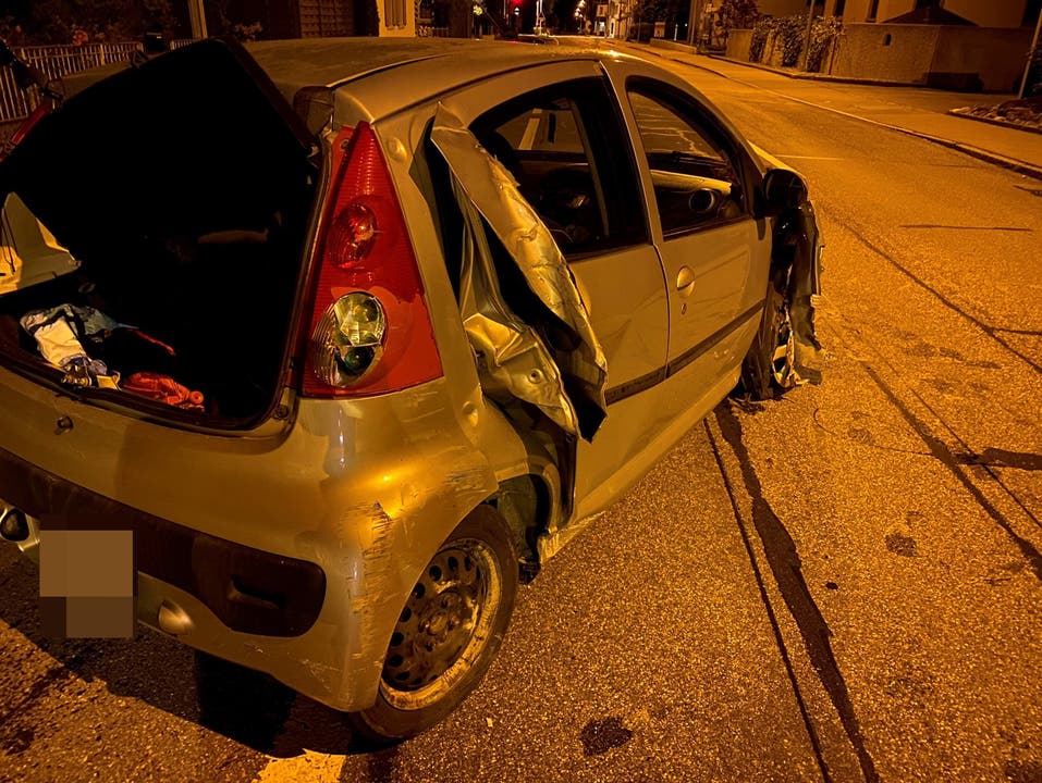 In der Nacht auf Freitag verursachte ein Autolenker in Unterkulm einen Selbstunfall. 