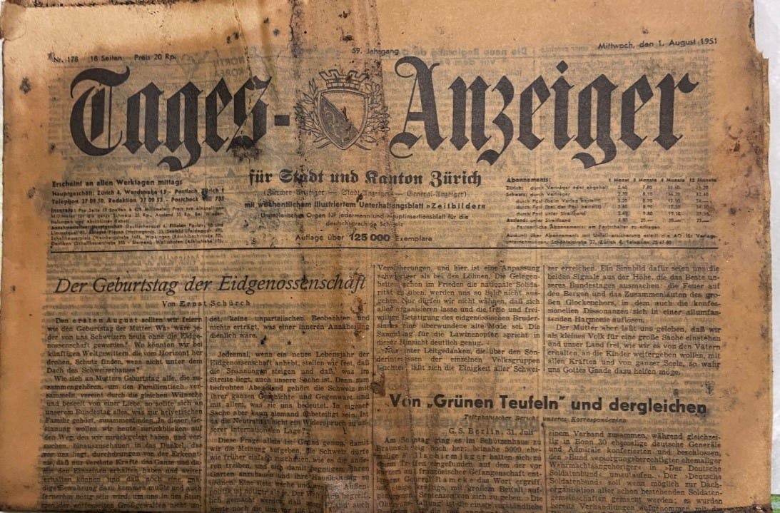 In der Schatulle befanden sich mehrere Wochen- und Tageszeitungen, die meisten davon auf den 1. August 1951 datiert. Darunter war etwa eine Ausgabe des «Tages-Anzeigers». 