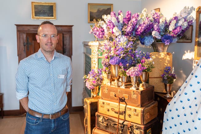 Meisterflorist Urs Iten setzte in seinem Zimmer auf blaue Blumen.