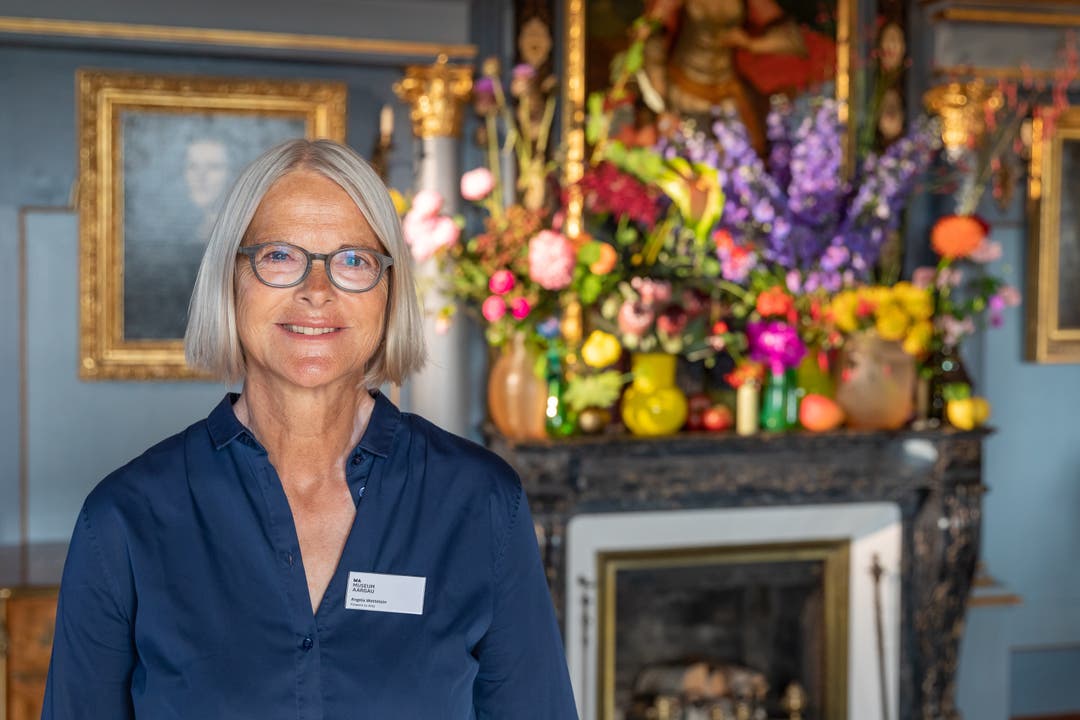 Freut sich über die vielen Besucher: Angela Wettstein, Mitgründerin des Vereins «Flowers to Arts», steht im Salon. Präsentiert wird dort die barocke Üppigkeit durch Myrta Frohofer und Philipp von Arx.