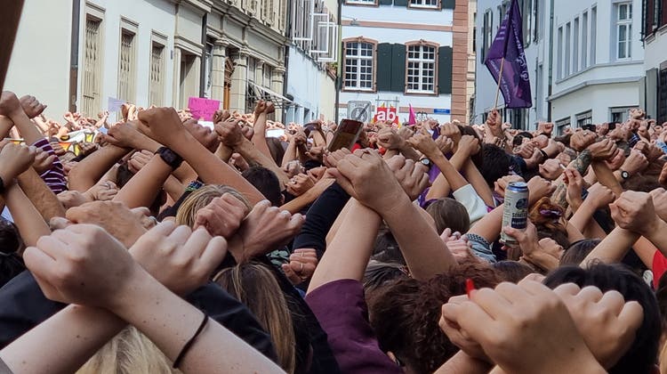 Rund 500 Personen demonstrierten im August 2021 gegen das Urteil im Falle der Vergewaltigung in der Elsässerstrasse. (Fabian Schwarzenbach)