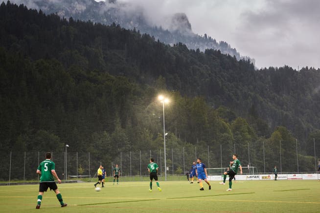 Der Engelberger SC (in den grünen Trikots) trägt seine Heimspiel auf dem höchstgelegenen Fussballplatz der Zentralschweiz aus.