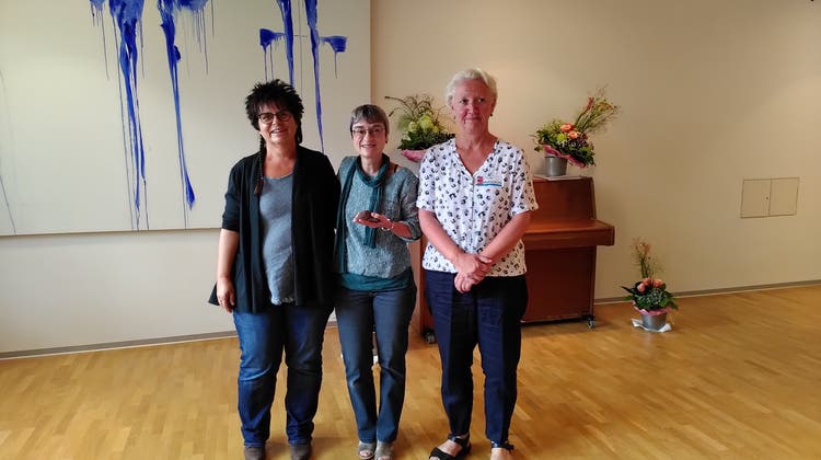 Verlegerin Alice Gabathuler, Preisträgerin Karin Bachmann und Alexandra Moser von der Kulturkommission. (Anke Eckardt)