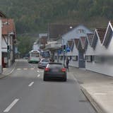 Der Unfall ereignete sich bei der Glasi Hergiswil in der Nähe des Fussgängerstreifens . (Bild: Google Streetview)