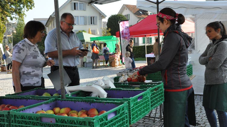Frisches Gemüse war am Wohler Wochenmarkt gefragt und bis gegen Mittag auch ausverkauft. (Nathalie Wolgensinger)