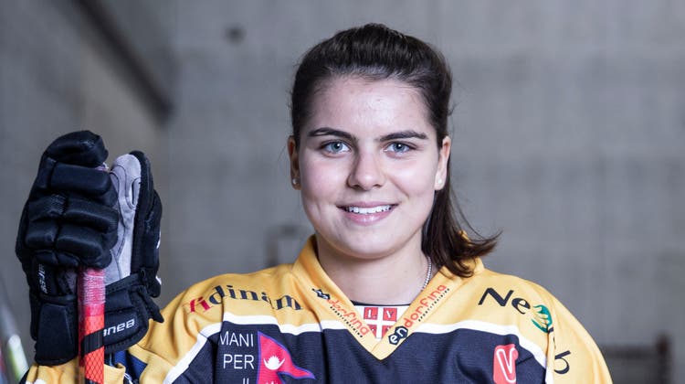 Portraits von Noemi Ryhner, Eishockey Frauen, die neu im OYM in Cham trainiert und übers Wochenende nach Lugano fährt, wo sie mit den Ladies die Meisterschaft bestreitet. Fotografiert am 17. September 2020 in ChamManuela Jans-Koch | LZ (Manuela Jans-Koch | Lz)