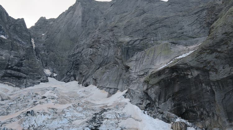 Die Berggänger sind an der Nordwand des Piz Badile abgestürzt. (Kapo GR)