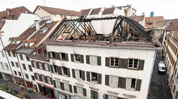 Ein Blick zurück: Die Ursache, warum das Gebäude brannte, ist bisher nicht bekannt. (Nicole Nars-Zimmer)
