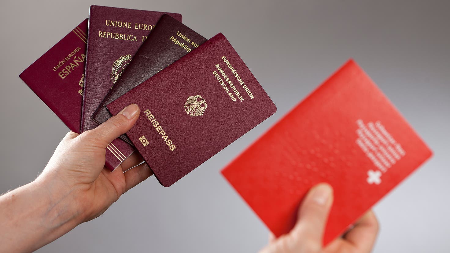 Sind die Solothurner und Solothurnerinnen Einbürgerungsmuffel? Tausende sehen im Schweizer Pass keinen Mehrwert für sich. (Gaetan Bally)