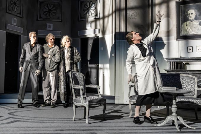Die Physiker Charakterisierung Frau Dr Von Zahnd Dürrenmatts «Physiker» im Theater Basel