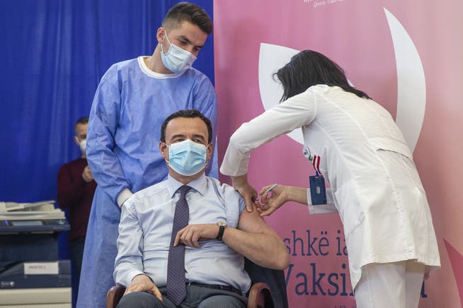 Der kosovarische Premierminister Albin Kurti wurde im März geimpft. Er gehört damit zu jenen 15 Prozent, die in Kosovo bereits eine Impfung erhalten haben.