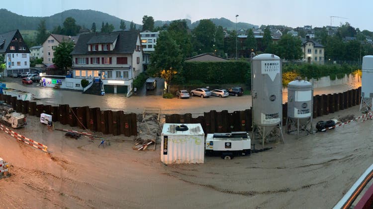 Unwetterereignisse wie das Hochwasser von Ende Juni – hier in Niederdorf – kommen wegen des Klimawandels immer häufiger vor. (zVg)