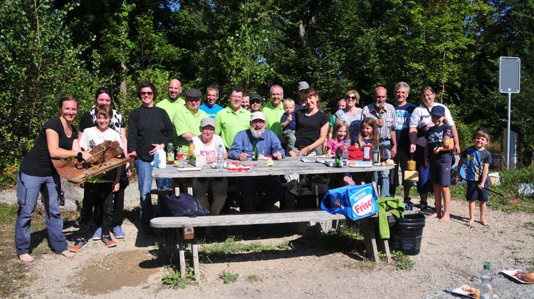 Freiwillige Helfende, die Umweltschutzkommission Winznau und der Verein «Öisi Aare Niedermt» beteiligten sich an der Müllsuche vom Samstag. (zvg)