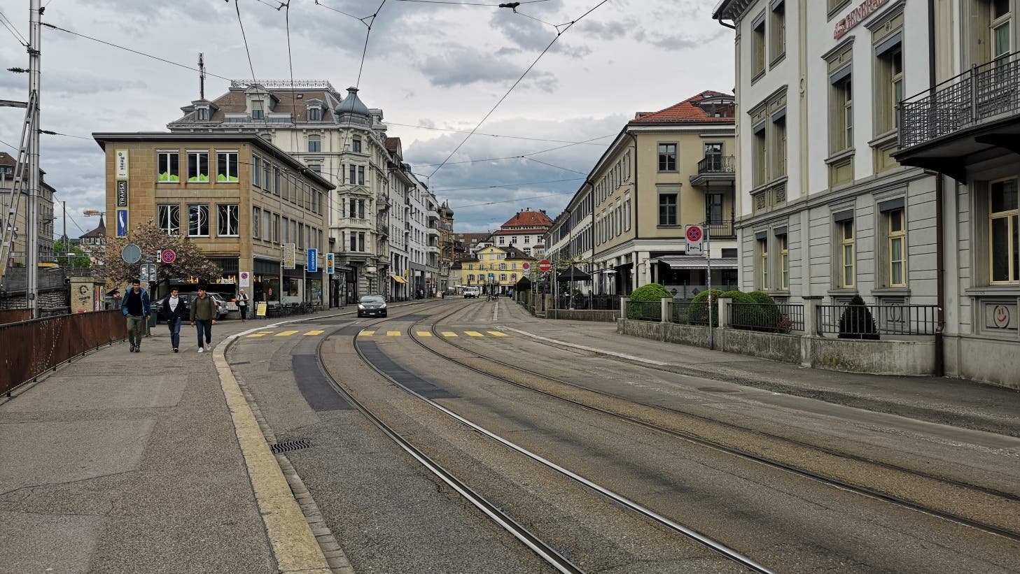 Der schwer verletzte 20-Jährige wurde auf der St.Galler Bahnhofstrasse von einer Patrouille der Stadtpolizei aufgefunden. (Bild: Stadt St.Gallen (11. Mai 2021))