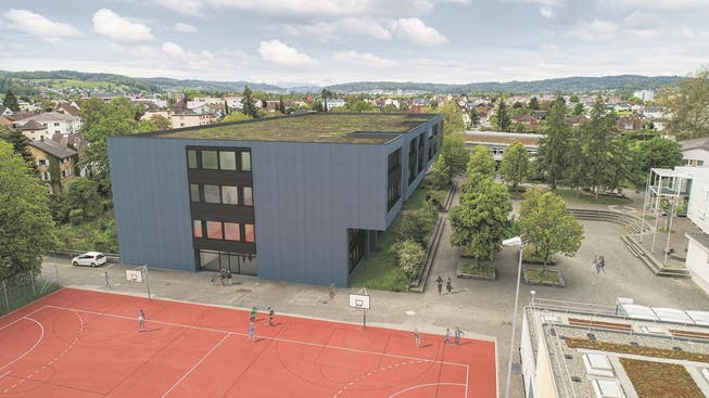 Das Oberstufenschulhauses in Oberentfelden soll saniert und um zwei neue Etagen vergrössert werden.