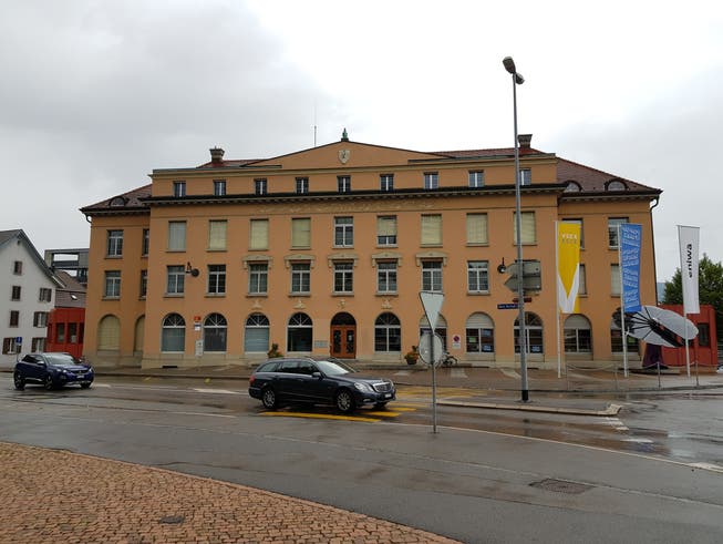 In dieses Gebäude an der Vorderen Vorstadt (ehemals Eniwa-Verwaltungsgebäude) soll das Aarauer Bezirksgericht und weitere Gerichte einziehen.