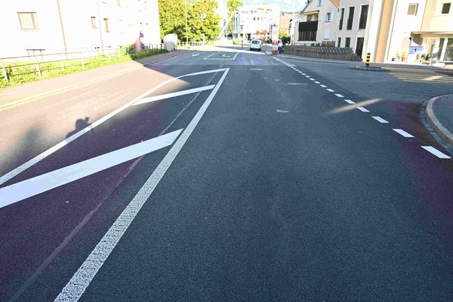Bei der Einfahrt Burgerauerstrasse in die Churerstrasse bemerkte eine junge Rollerfahrerin den Kolonnenverkehr zu spät und verunfallte.