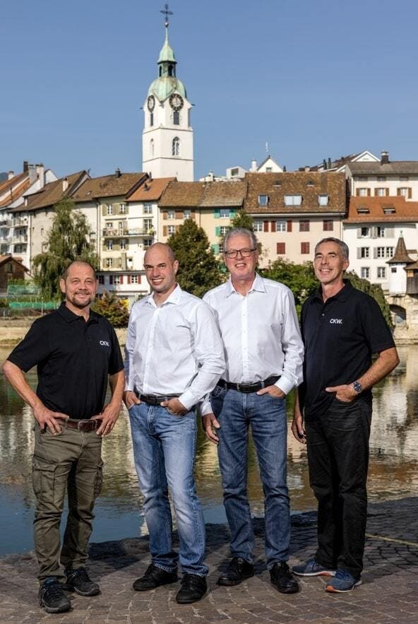 Von links: Michael Schmidt (Projektleiter), Tobias Kocher (Geschäftsführer), Adrian Fürst (Standortleiter Lostorf) und Patrik Fürst (Projektleiter).