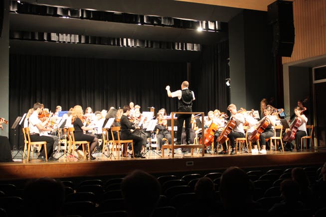 Das Regionale Jugendsymphonieorchester Solothurn, verstärkt durch das Orchester der Kantonsschule, spielte am Samstag im Parktheater.
