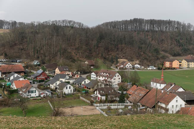 Der bei der AGV versicherte aargauische Gebäudepark umfasst 232'000 Gebäude. Im Bild Häuser in Fisibach. 