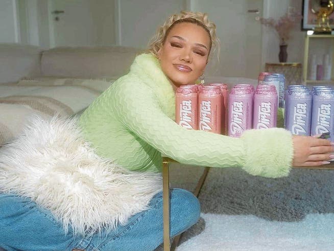 Bei Shirin David ist sogar der Eistee fotogen.