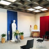 Im Gebetsraum befindet sich eine Maria-Statue und das Tabernakel. (Bild: Johanna Lichtensteiger)