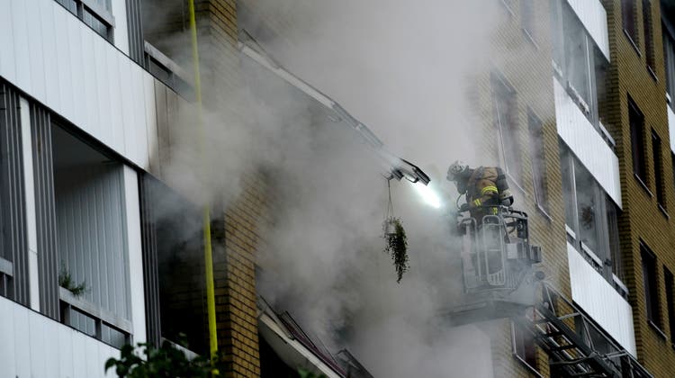 Feuerwehrleute im Einsatz bei dem Brand in Göteborg. (Keystone)