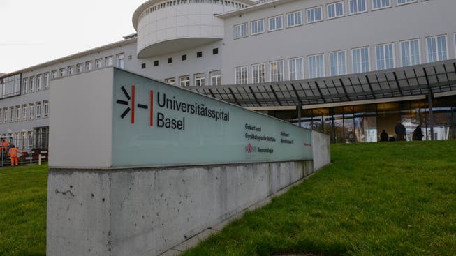 Das Unispital Basel belastet wegen seiner höheren Tarife die Baselbieter Kasse, weil Patientinnen und Patienten seit 2014 frei wählen können, wo sie sich behandeln lassen. 