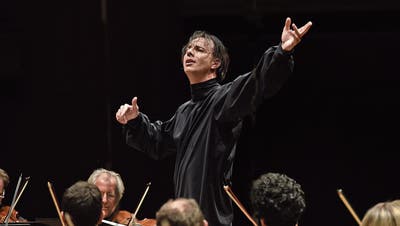 Setzt das KKL drei Tage lang unter Strom: Teodor Currentzis dirigiert sein «musicAeterna»-Orchester unter anderem in Mahlers fünfter Sinfonie. (Bild: Matthias Creutziger)