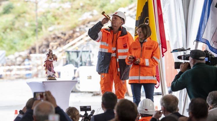 Das Nordportal beim offiziellen Spatenstich zum Baustart der zweiten Röhre des Gotthard-Strassentunnels. (Bild: Urs Flüeler / Keystone (Göschenen, 29. September 2021))