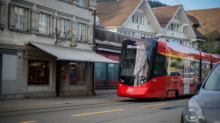 Die Doppelspur sieht vor, dass sich die Züge der Appenzeller Bahnen in den Strassenverkehr eingliedern. (Bild: David Scarano)