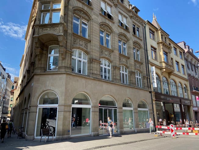 Leere Schaufenster, leerer Laden: Zara Home hat die Liegenschaft an der Freien Strasse geräumt.