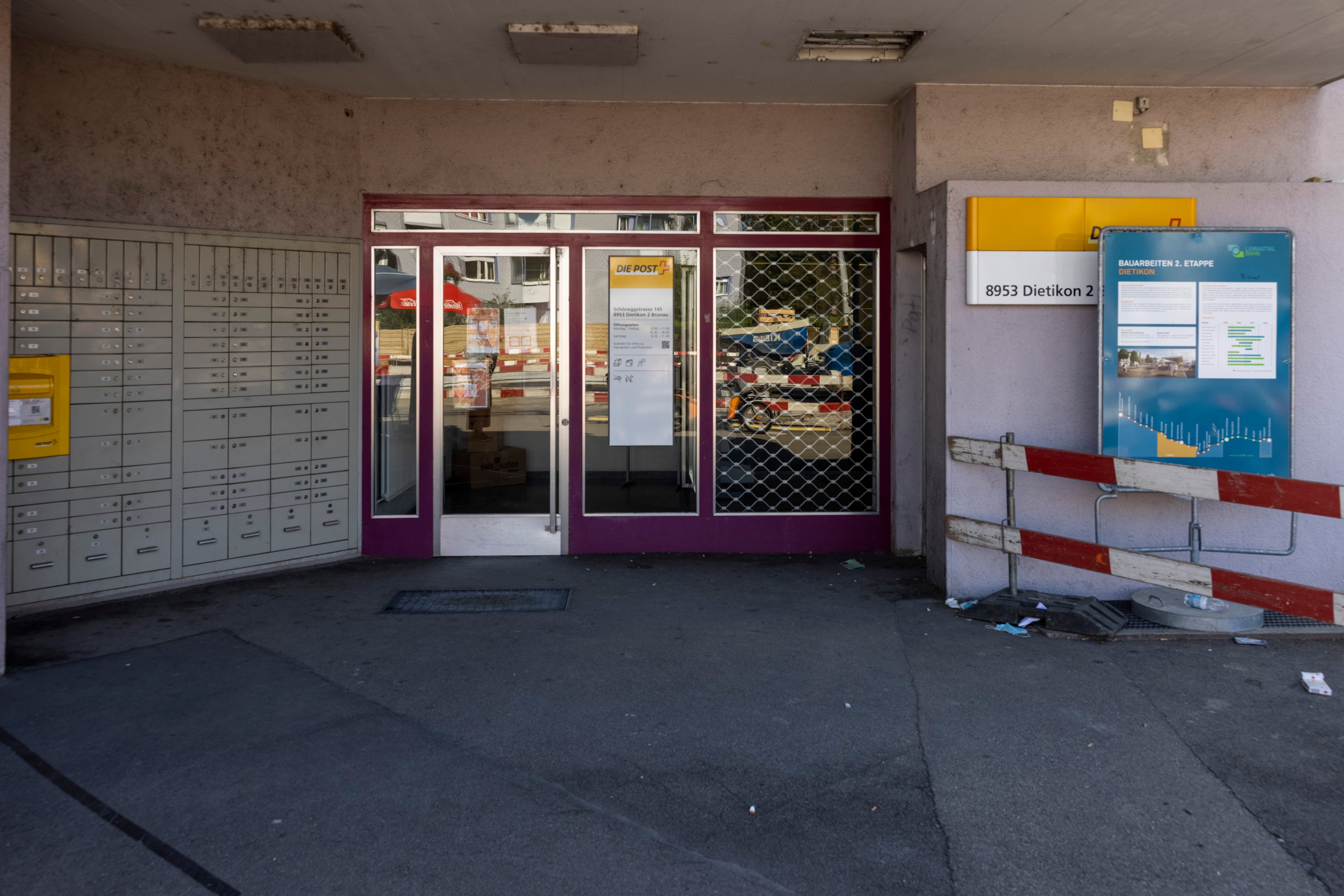 Der Sparhammer hat zugeschlagen: Ab Freitagabend, 3. September, sind diese Türen für Postkunden geschlossen.
