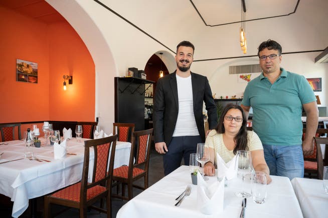 Sie arbeiten sieben Tage die Woche für das neueröffnete Restaurant: v.l. Jonathan Critti, Margharita Falsetti und Vito Critti.