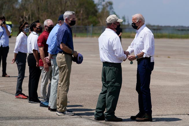 Präsident Joe Biden besucht das Katastrophengebiet. 