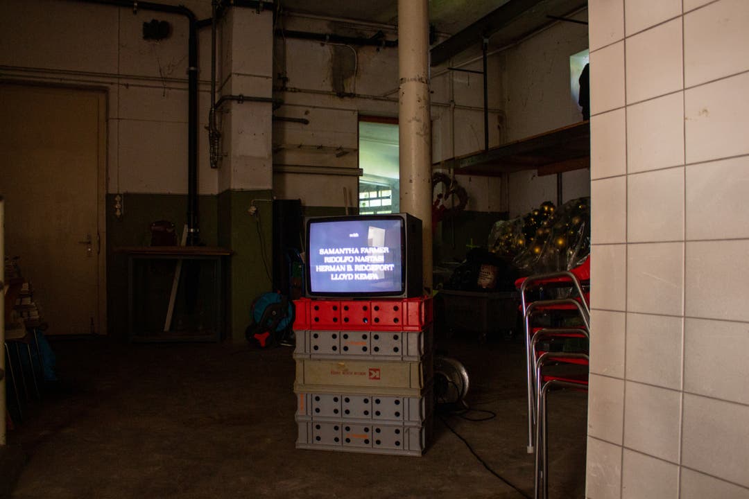Im Hinterraum läuft ein Filmvorspann auf Dauerschlaufe – ebenfalls ein Werk von Tobias Bärtsch.