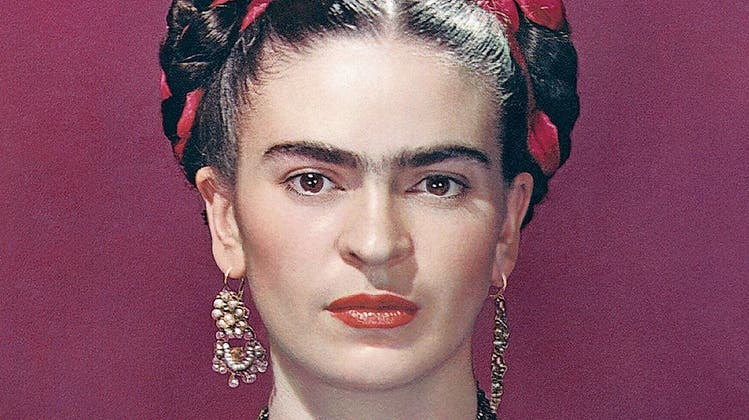 Frida Kahlo hat ein unverwechselbares Gesicht. Obwohl es nicht den gängigen Schönheitsidealen entspricht, macht es die Künstlerin weltbekannt. (Bild: Alamy)