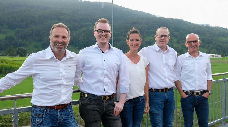 Der Ski- und Bergclub Sevelen feierte mit den Sponsoren die Fertigstellung der Kanalisationsleitung zum Skihaus Wisliboden (im Bild die Sponsoringgruppe des SCB). (Bild: Heini Schwendener)
