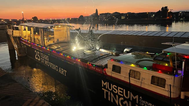 In Koblenz lockte das Tinguely-Ausstellungsschiff an zwei Tagen knapp 1600 Besucherinnen und Besucher an.