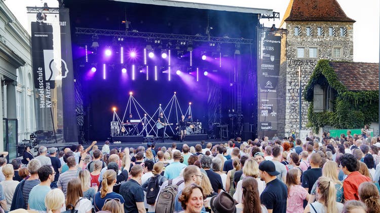 Bald ist es wieder so weit, das MidA verwandelt Aarau in ein Festivalgelände (im Bild Carousel auf der Schlossplatzbühne 2019). (Andre Albrecht)