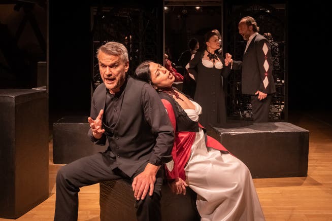 Die Produktion «Otello – Liebe, Intrige, Mord» feiert am Donnerstag Premiere. Im Bild: Peter Bernhard (Otello) und Rosa María Hernández (Desdemona) bei den Proben.