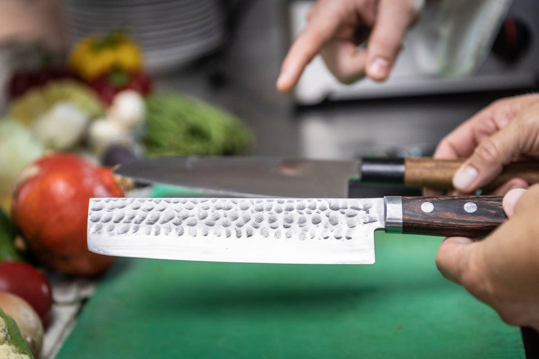 Hobbyköche müssen allerdings deutlich mehr als 50 Franken für ein qualitativ hochwertiges Messer ins Auge fassen. 
