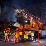 Feuerwehr-Grosseinsatz in Erlenbach: Dachstock in Vollbrand