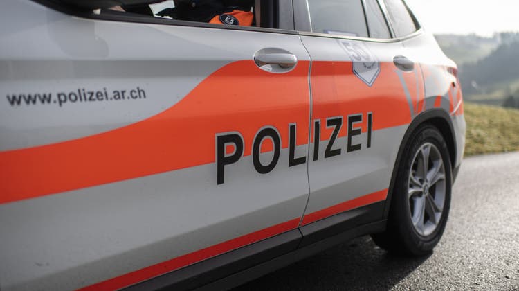 Die Kantonspolizei Appenzell Ausserrhoden will wissen, ob sich in der Silvesternacht ähnliche Vorfälle ereignet haben. (Keystone)