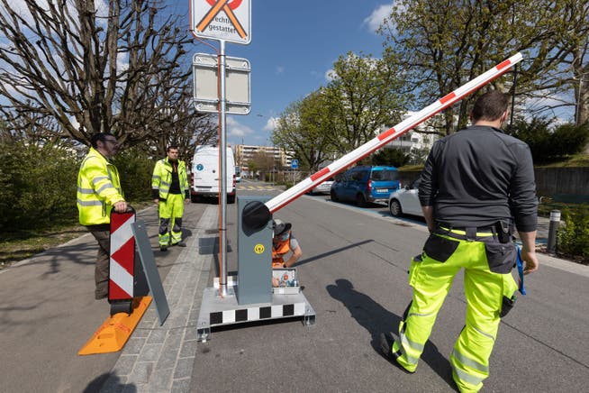 Montage einer Barriere zur Verkehrsberuhigung an der Gartenstrasse in Olten. Das war im April letzten Jahres.