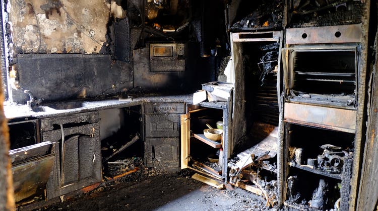Das Feuer ist in der Küche der Erdgeschosswohnung ausgebrochen. (Bild: Rahel Haag(30. 12. 2021))