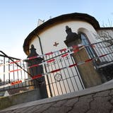 Die römisch-katholische Kirche in Hofstetten-Flüh darf nach dem Brand vorerst nicht betreten werden. (Juri Junkov)