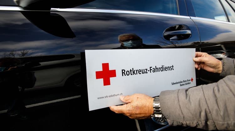 Unterwegs in wohltätiger Mission: Die Freiwilligen benützen für den Rotkreuz-Fahrdienst ihr eigenes Auto. (Hanspeter Bärtschi)