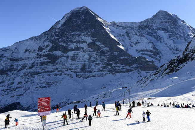 Skifahren vor Eiger und Mönch: Die Jungfraubahn meldet den besten Saisonstart seit zehn Jahren. (Archivbild)