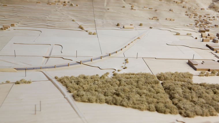 Ein Modell zeigt das einst geplante Strassenviadukt am Fusse des Ottenbergs. (Donato Caspari)